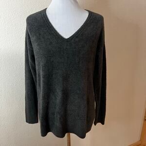 Barefoot Dreams CozyChic Lite V-neck hi-low pullover in carbon gray MEDIUM TALL